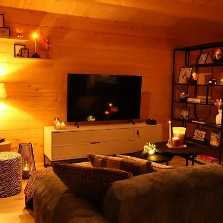 Vakantiehuis Luxe Houten Boshuis Retreat Met Prive Werkruimte